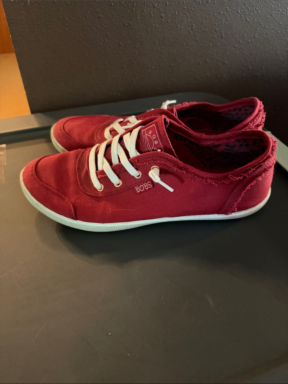 Sz 8.5 Women's BOBS Red Canvas Lace-Up Sneakers